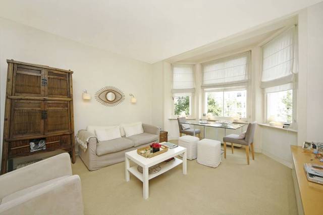  Image of 1 bedroom Flat to rent in Colville Gardens London W11 at Pinehurst Court  Colville Gardens, W11 2BH
