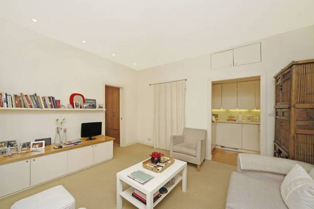  Image of 1 bedroom Flat to rent in Colville Gardens London W11 at Pinehurst Court  Colville Gardens, W11 2BH