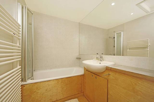  Image of 1 bedroom Flat to rent in Colville Gardens London W11 at Pinehurst Court  Colville Gardens, W11 2BH