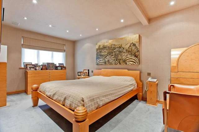  Image of 6 bedroom Detached house for sale in Pipers Green Lane Edgware HA8 at Edgware Middlesex Edgware, HA8 8DG