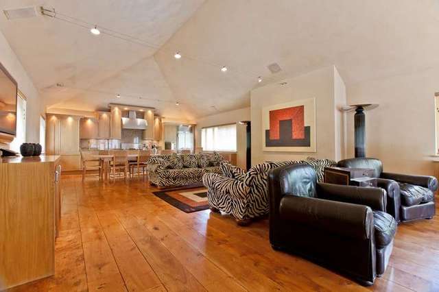  Image of 6 bedroom Detached house for sale in Pipers Green Lane Edgware HA8 at Edgware Middlesex Edgware, HA8 8DG