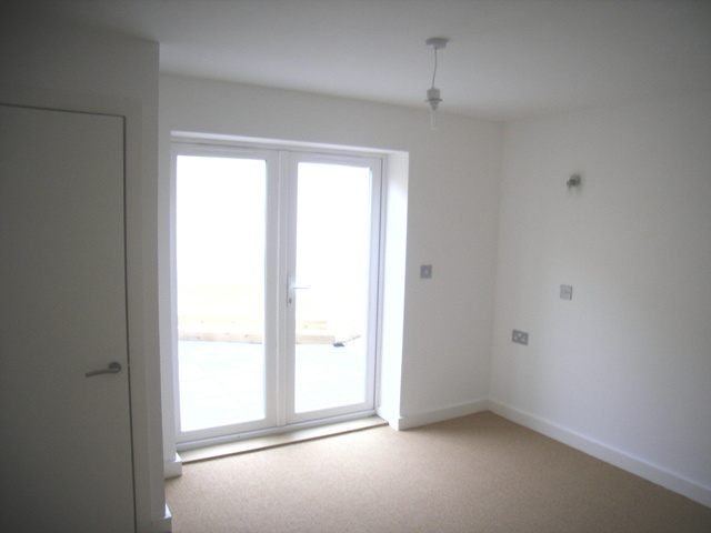 Image of 1 bedroom Flat to rent in Powerscourt Road Portsmouth PO2 at 64 Powerscourt Road North End Portsmouth, PO2 7JN