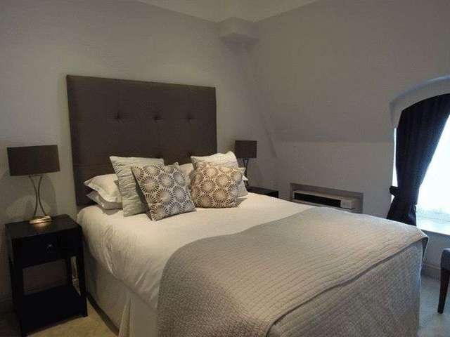  Image of 3 bedroom Flat to rent in Prince of Wales Terrace London W8 at Prince of Wales Terrace  London, W8 5PE