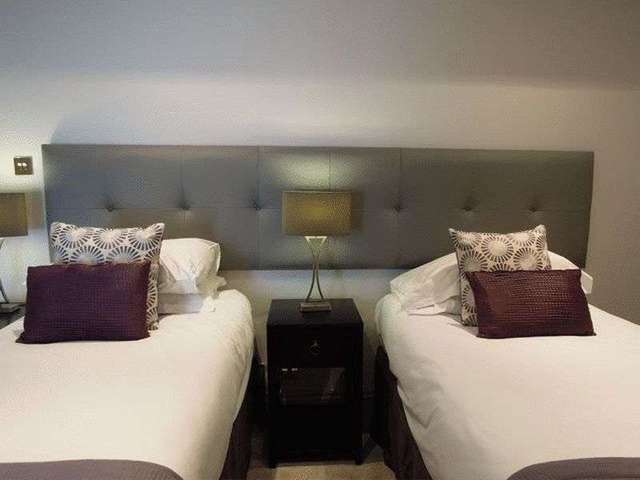 Image of 3 bedroom Flat to rent in Prince of Wales Terrace London W8 at Prince of Wales Terrace  London, W8 5PE