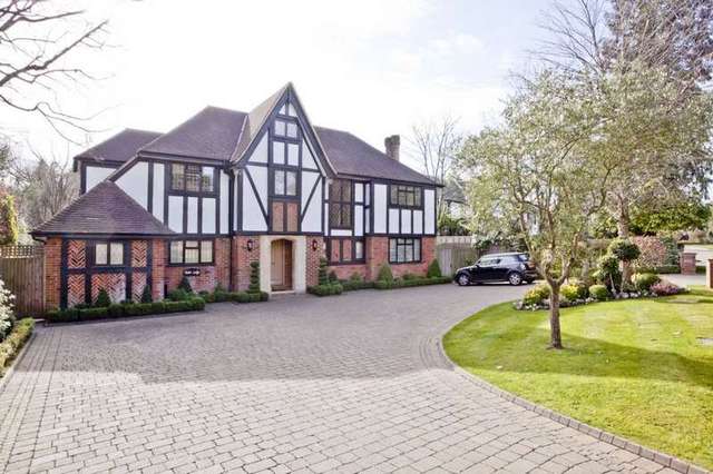  Image of 5 bedroom Detached house for sale in Priory Drive Stanmore HA7 at Stanmore Middlesex Stanmore, HA7 3HL