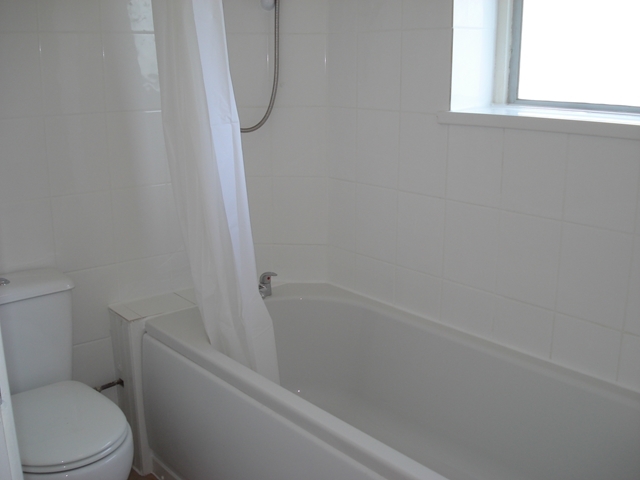  Image of 3 bedroom Semi-Detached house to rent in Quinton Road West Quinton Birmingham B32 at Quinton Road West  Quinton, B32 1PG