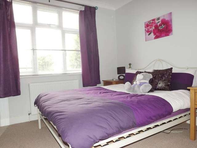  Image of 1 bedroom Flat for sale in Red Lion Road Tolworth Surbiton KT6 at Tolworth  Surrey, KT6 7QT