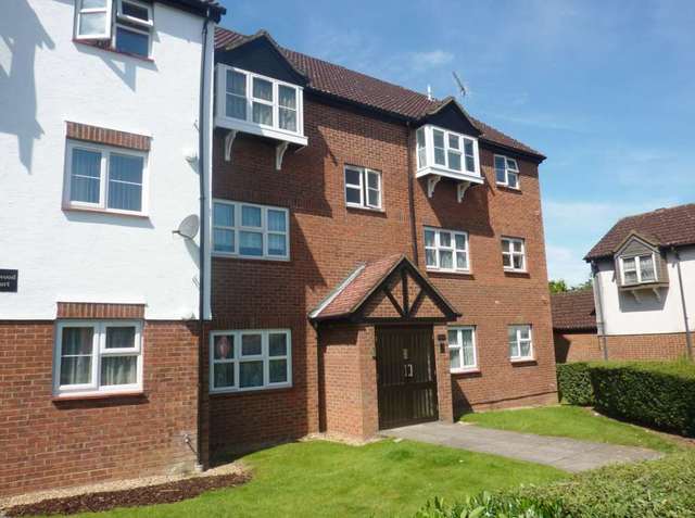  Image of 1 bedroom Flat to rent in Redwood Close Watford WD19 at Redwood Close South Oxhey Watford, WD19 6SE