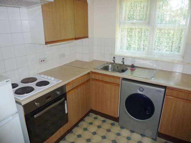  Image of 1 bedroom Flat to rent in Redwood Close Watford WD19 at Redwood Close South Oxhey Watford, WD19 6SE
