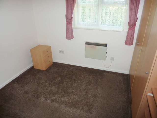  Image of 1 bedroom Flat to rent in Redwood Close Watford WD19 at Redwood Close South Oxhey Watford, WD19 6SE