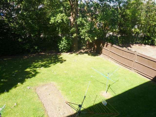  Image of 1 bedroom Flat to rent in Redwood Close Watford WD19 at Redwood Close South Oxhey Watford, WD19 6SE