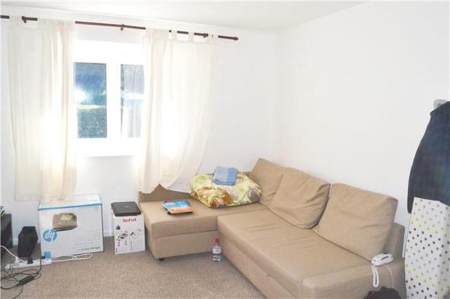  Image of 1 bedroom Flat to rent in Rushdon Close Gidea Park Romford RM1 at Romford Essex Romford, RM1 2RE