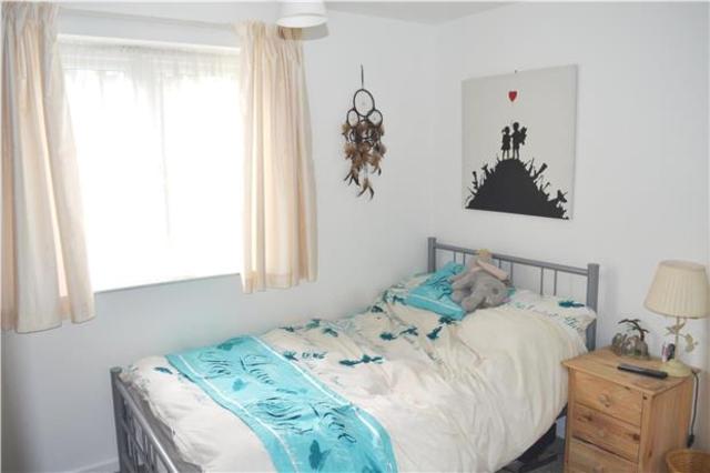  Image of 1 bedroom Flat to rent in Rushdon Close Gidea Park Romford RM1 at Romford Essex Romford, RM1 2RE