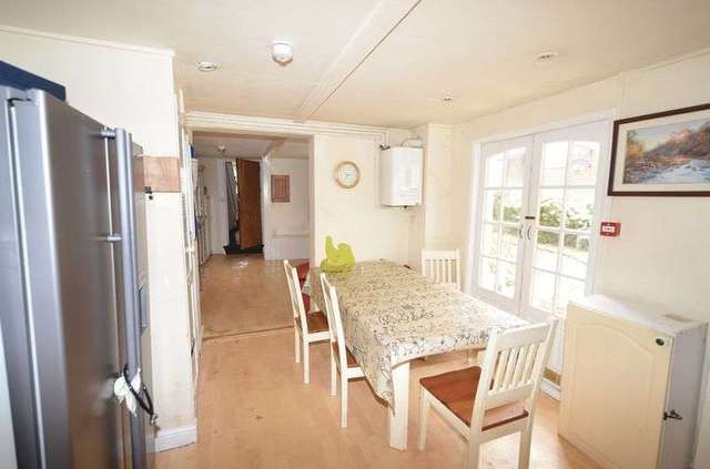  Image of 1 bedroom Detached house to rent in Pilton Causeway Barnstaple EX32 at 4 Pilton Causeway  Barnstaple, EX32 7AA