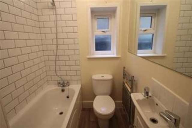  Image of 2 bedroom Flat to rent in Rosenthal Road London SE6 at London, SE6 2BY