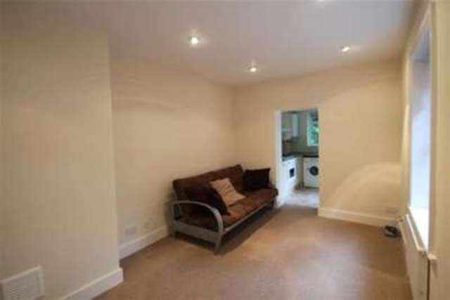  Image of 2 bedroom Flat to rent in Rosenthal Road London SE6 at London, SE6 2BY