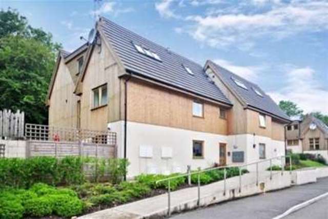  Image of 2 bedroom Flat to rent in Rowland Place Purley CR8 at Purley, CR8 4AX