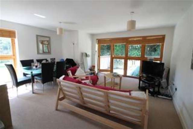  Image of 2 bedroom Flat to rent in Rowland Place Purley CR8 at Purley, CR8 4AX