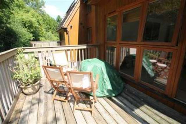  Image of 2 bedroom Flat to rent in Rowland Place Purley CR8 at Purley, CR8 4AX