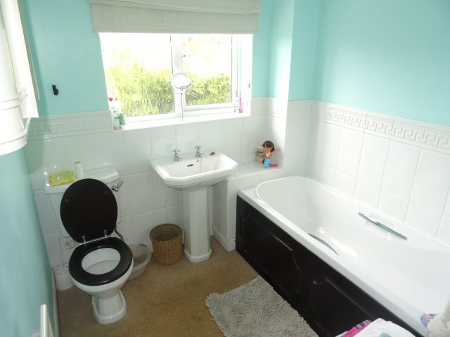  Image of 4 bedroom Detached house to rent in Rye Place Warndon Worcester WR4 at Worcester Worcestershire Warndon, WR4 0SS