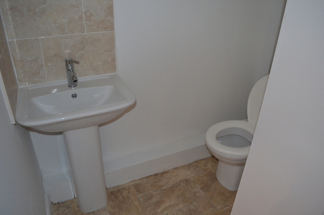  Image of 1 bedroom Flat to rent in Salisbury Avenue Armley Leeds LS12 at Salisbury Avenue  Leeds, West Yorkshire, England, LS12 2AR
