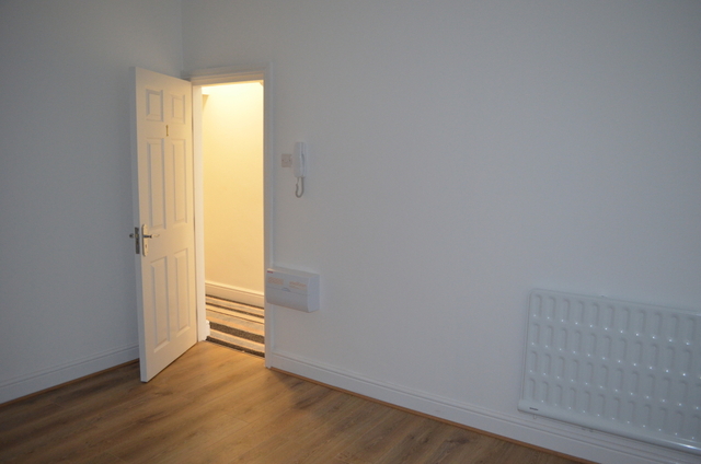  Image of 1 bedroom Ground Flat to rent in Salisbury Avenue Armley Leeds LS12 at Salisbury Avenue  Leeds, West Yorkshire, England, LS12 2AR