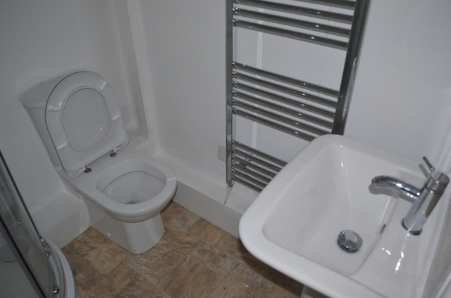  Image of 1 bedroom Ground Flat to rent in Salisbury Avenue Armley Leeds LS12 at Salisbury Avenue  Leeds, West Yorkshire, England, LS12 2AR