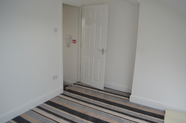  Image of 1 bedroom Flat to rent in Salisbury Avenue Armley Leeds LS12 at Salisbury Avenue  Leeds, West Yorkshire, England, LS12 2AR