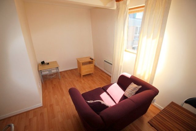  Image of 1 bedroom Flat to rent in Salisbury Court Aberdeen AB10 at West End Aberdeen Aberdeen, AB10 6PN