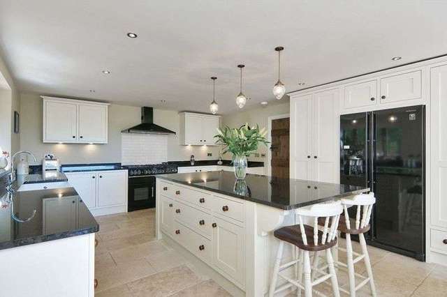  Image of 5 bedroom Detached house for sale in Salmon Lane Kirkby-in-Ashfield Nottingham NG17 at Salmon Lane Kirkby-In-Ashfield Nottingham, NG17 9HB