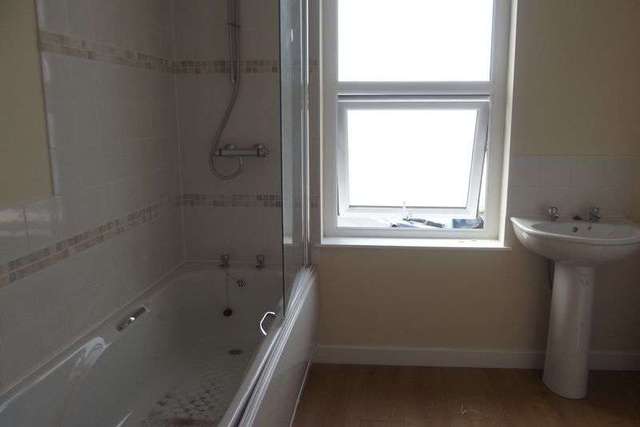  Image of 1 bedroom Flat to rent in King Edward Road Saltash PL12 at King Edward Road  Saltash, PL12 4EQ