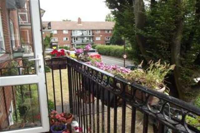  Image of 2 bedroom Flat to rent in Silver Street Southsea PO5 at Southsea, PO5 3BW
