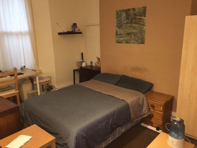  Image of 2 bedroom Flat to rent in Simonside Terrace Heaton Newcastle upon Tyne NE6 at Simonside Terrace Heaton Byker, NE6 5JY