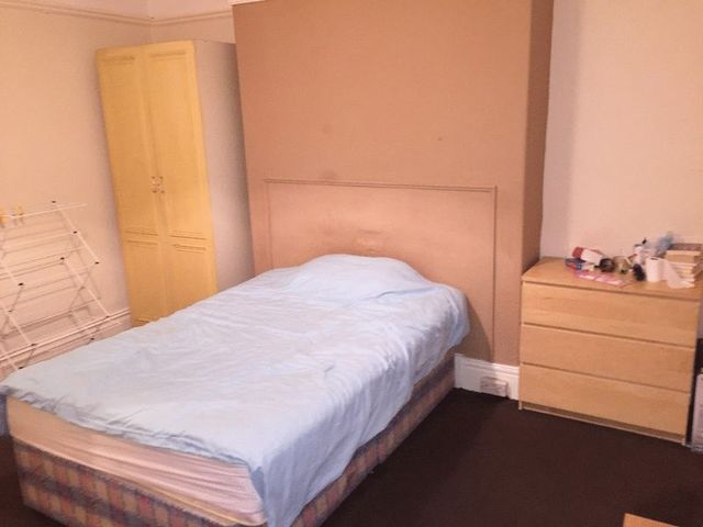  Image of 2 bedroom Flat to rent in Simonside Terrace Heaton Newcastle upon Tyne NE6 at Simonside Terrace Heaton Byker, NE6 5JY