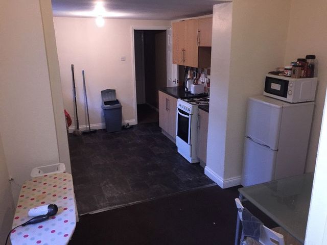  Image of 2 bedroom Flat to rent in Simonside Terrace Heaton Newcastle upon Tyne NE6 at Simonside Terrace Heaton Byker, NE6 5JY