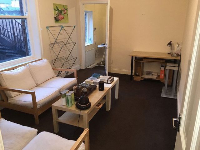  Image of 2 bedroom Flat to rent in Simonside Terrace Heaton Newcastle upon Tyne NE6 at Simonside Terrace Heaton Byker, NE6 5JY