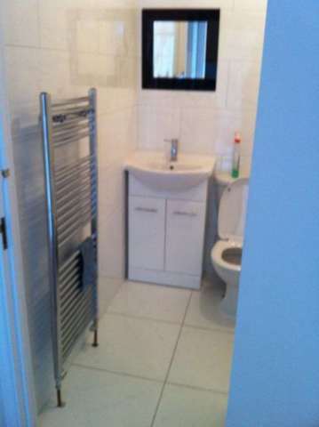  Image of 1 bedroom House Share to rent in Sir Alexander Road London W3 at Sir Alexandra Rd East Acton London, W3 7JG