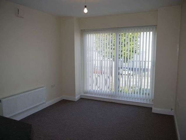  Image of 2 bedroom Flat to rent in New Chester Road Rock Ferry Birkenhead CH42 at New Chester Road  Birkenhead, CH42 1QB