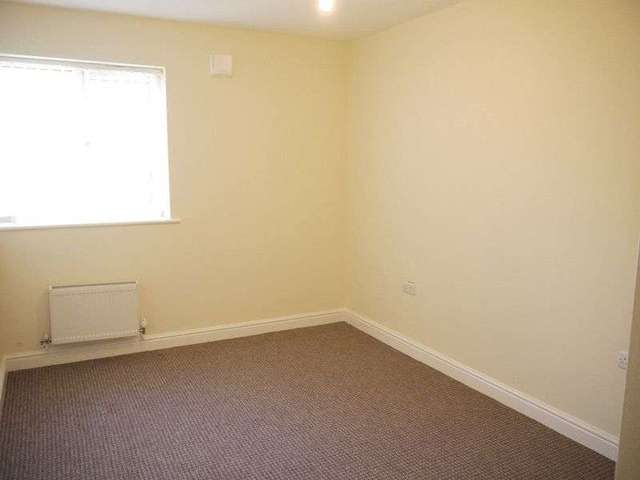  Image of 2 bedroom Flat to rent in New Chester Road Rock Ferry Birkenhead CH42 at New Chester Road  Birkenhead, CH42 1QB