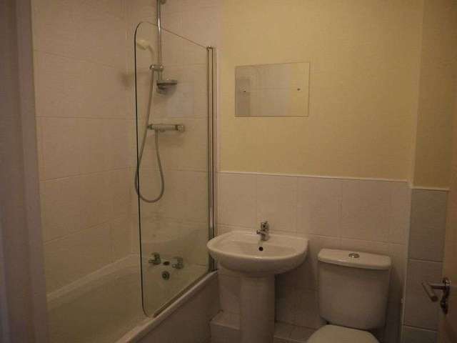  Image of 2 bedroom Flat to rent in New Chester Road Rock Ferry Birkenhead CH42 at New Chester Road  Birkenhead, CH42 1QB