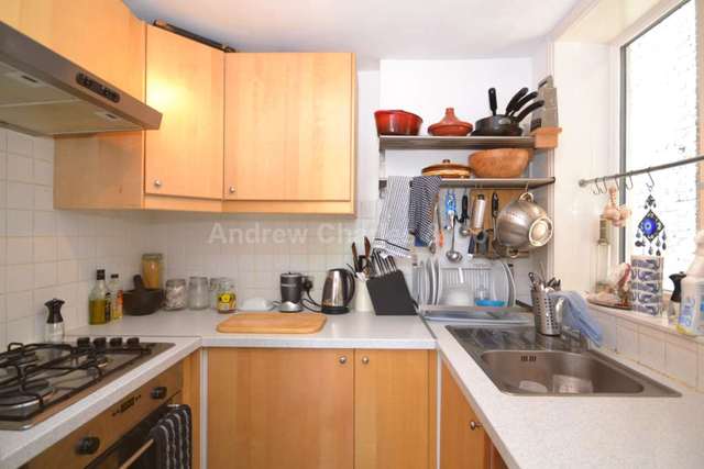  Image of 2 bedroom Flat to rent in South Villas London NW1 at South Villas Camden Town London, NW1 9BS