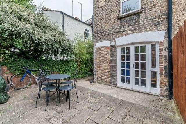  Image of 1 bedroom Flat to rent in St. Dunstans Road London W6 at St. Dunstans Road  Hammersmith, W6 8RA