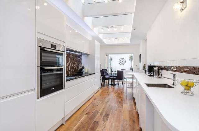  Image of 3 bedroom Flat for sale in St. Georges Square London SW1V at London  Pimlico, SW1V 3QY