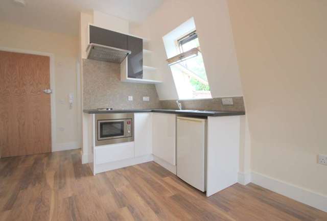  Image of Studio flat to rent in St. James Road Sutton SM1 at St James Road Sutton Sutton, SM1 2TJ