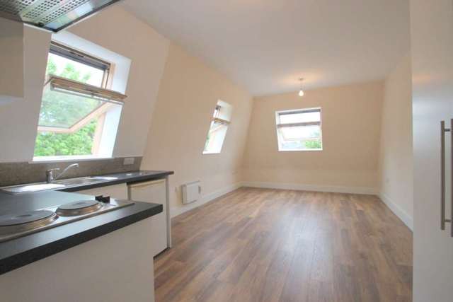  Image of Studio flat to rent in St. James Road Sutton SM1 at St James Road Sutton Sutton, SM1 2TJ