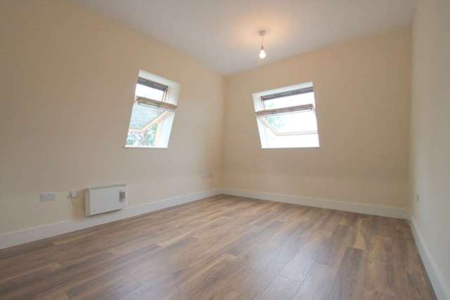  Image of Studio flat to rent in St. James Road Sutton SM1 at St James Road Sutton Sutton, SM1 2TJ