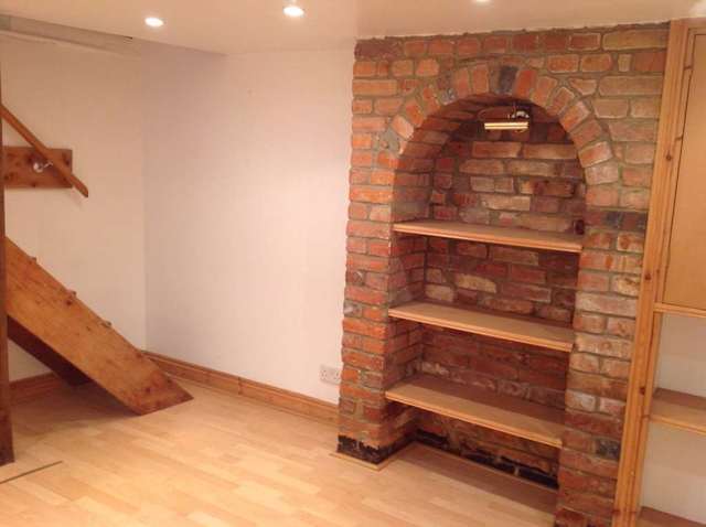  Image of 2 bedroom Terraced house to rent in St. Johns Hill Reading RG1 at St Johns Hill  Reading, RG1 4EE