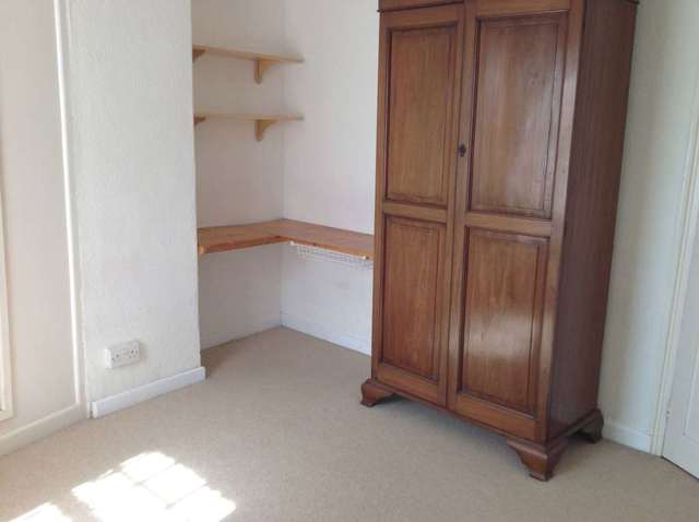  Image of 2 bedroom Terraced house to rent in St. Johns Hill Reading RG1 at St Johns Hill  Reading, RG1 4EE
