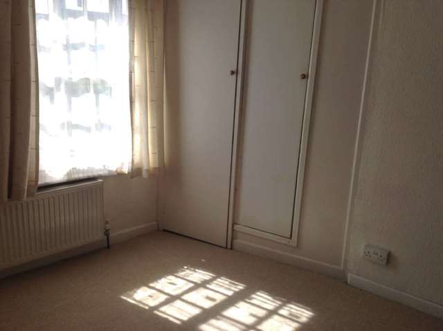  Image of 2 bedroom Terraced house to rent in St. Johns Hill Reading RG1 at St Johns Hill  Reading, RG1 4EE