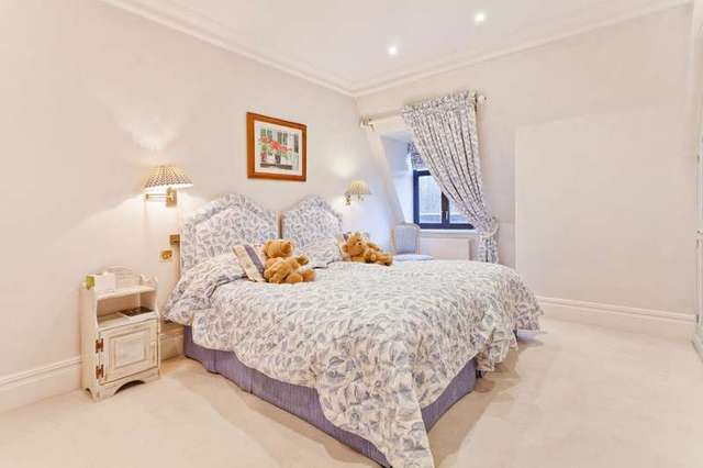  Image of 3 bedroom Flat for sale in Wood Lane Stanmore HA7 at Wood Lane Stanmore Stanmore, HA7 4JY
